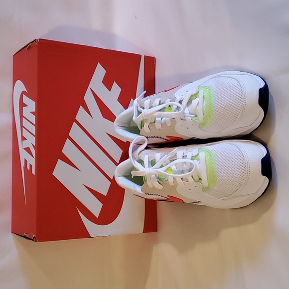 NIB Nike Air Max Excee Amd (GS) 5Y (Also fits Women's 6.5 or Men's 5) - Picture 3 of 7